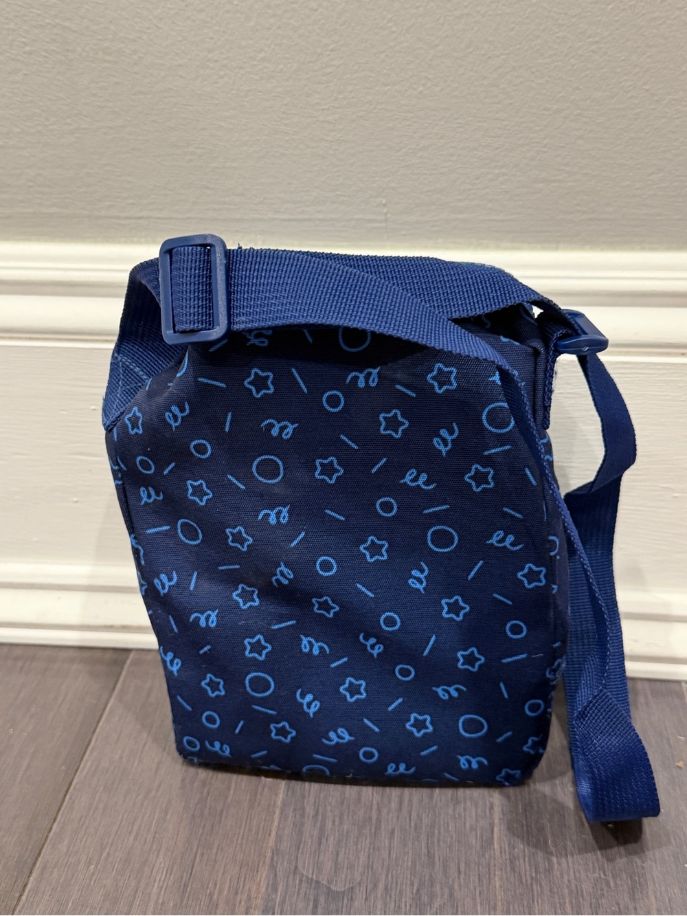 NWT Pennycake WonderWalks Kids Navy Patterned Crossbody Bag with Activities Toy - Picture 4 of 4